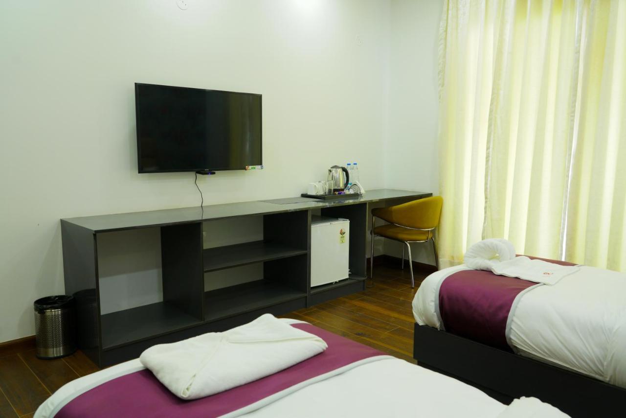 Lime Tree Hotel Pulkit Gurgaon-Artemis Hospital, Nearest Metro Huda City Centre ภายนอก รูปภาพ